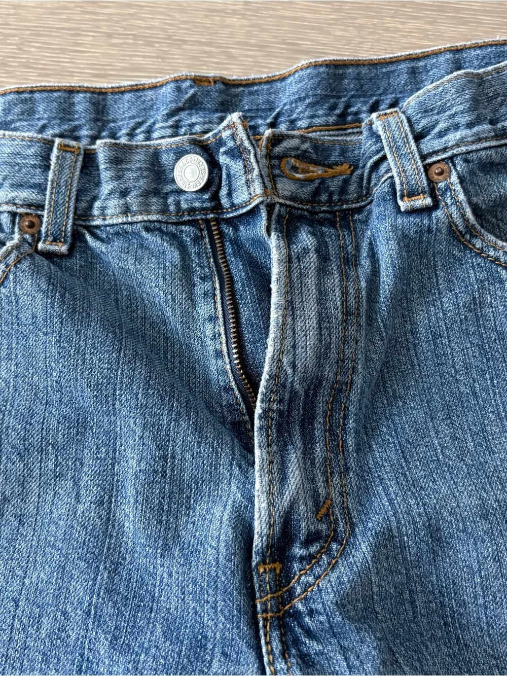 Levi's Medium Blue Denim Jean Shorts 550 relaxed fit